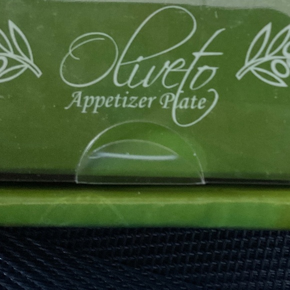 PORCELAIN OLIVE APPETIZER TRAY. LIKE NEW!! Three slots for olives. 6 1/4” x 4” - Picture 2 of 5